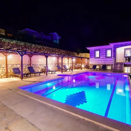 Exclusive 4 Bedroom Villa, 1006 Villa