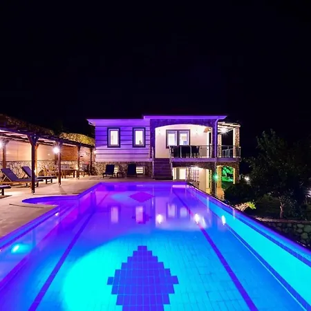 Exclusive 4 Bedroom Villa, 1006