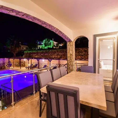 Exclusive 4 Bedroom Villa, 1006 Villa