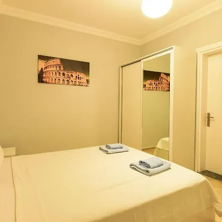 Exclusive 4 Bedroom Villa, 1006 *