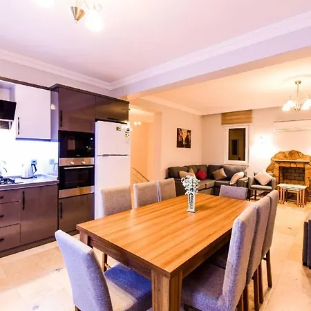 Exclusive 4 Bedroom Villa, 1006